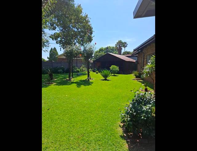 5 BEDROOM HOUSE FOR SALE IN THE REEDS